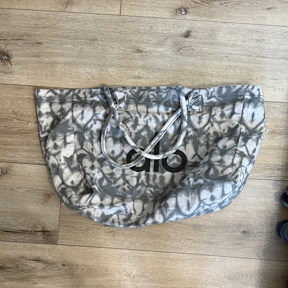 ALO Yoga Black and Gray Tie-Dye Tote Bag